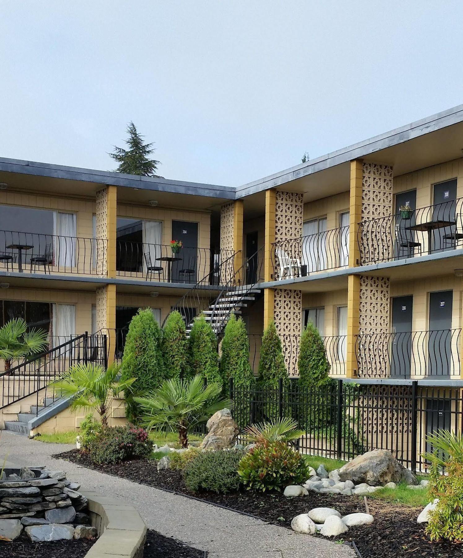 Port-O-Call Inn Nanaimo Bagian luar foto
